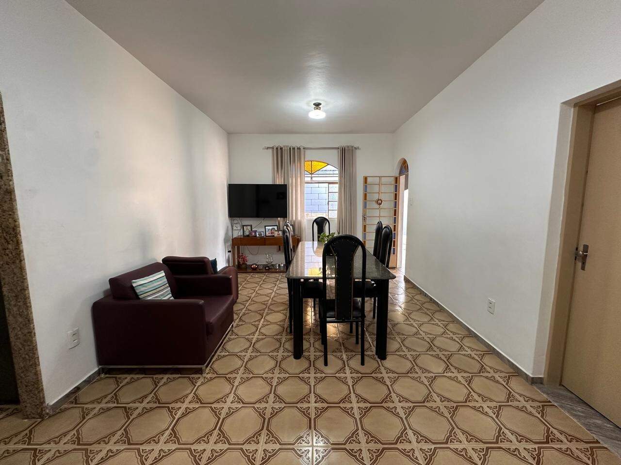 Casa à venda no Roberto Belisario: Sala 