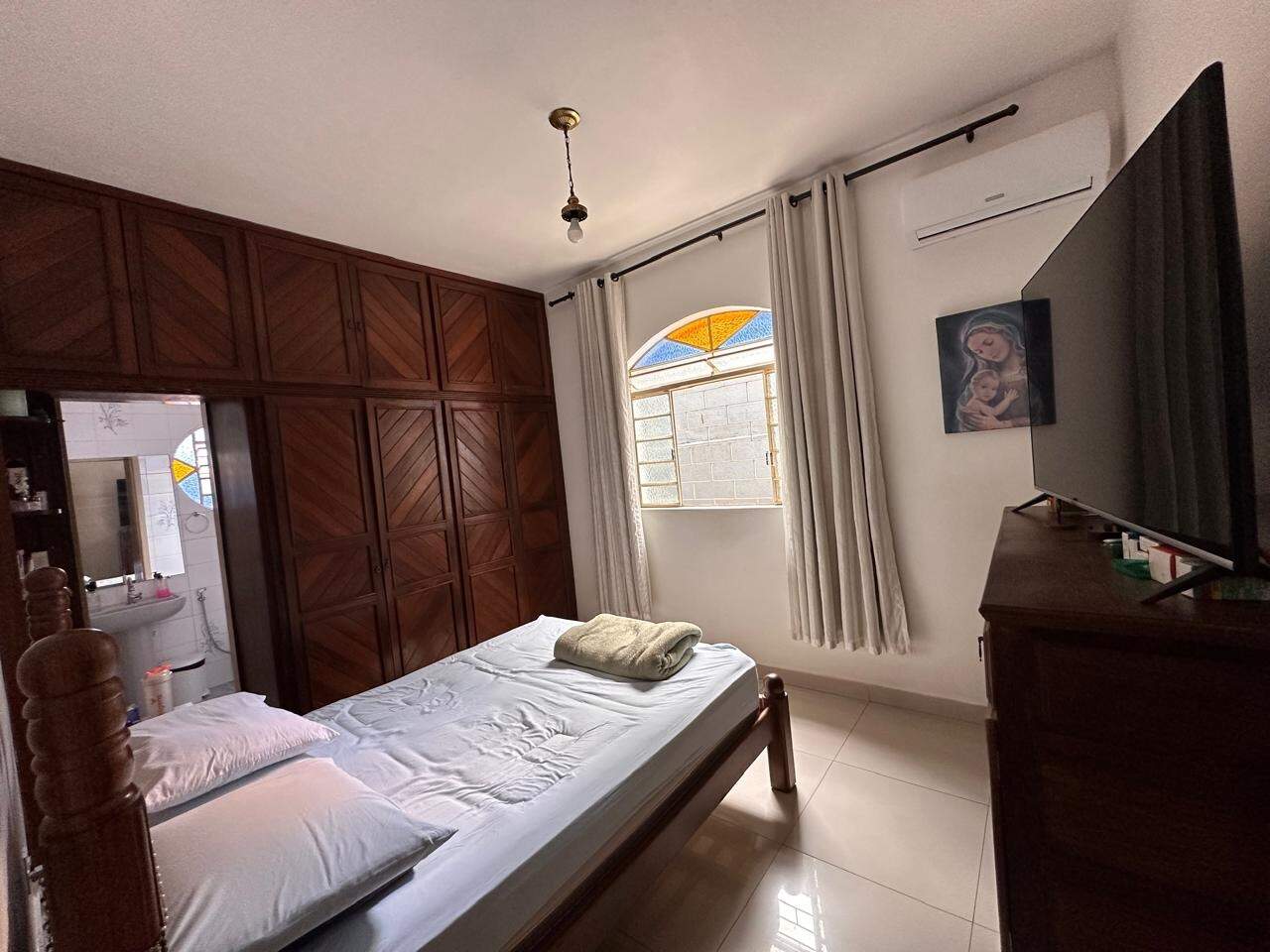 Casa à venda no Roberto Belisario: Quarto 1