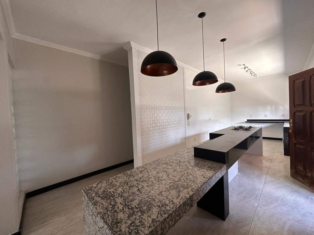Casa à venda no Parque Residencial Sonia Teixeira Romanelli: BANCADAS DA COZINHA