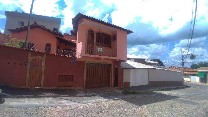Casa à venda no Centro: 