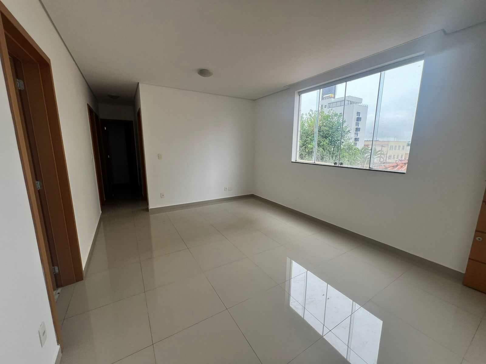 Apartamento à venda com 3 quartos, 85m² - Foto 2