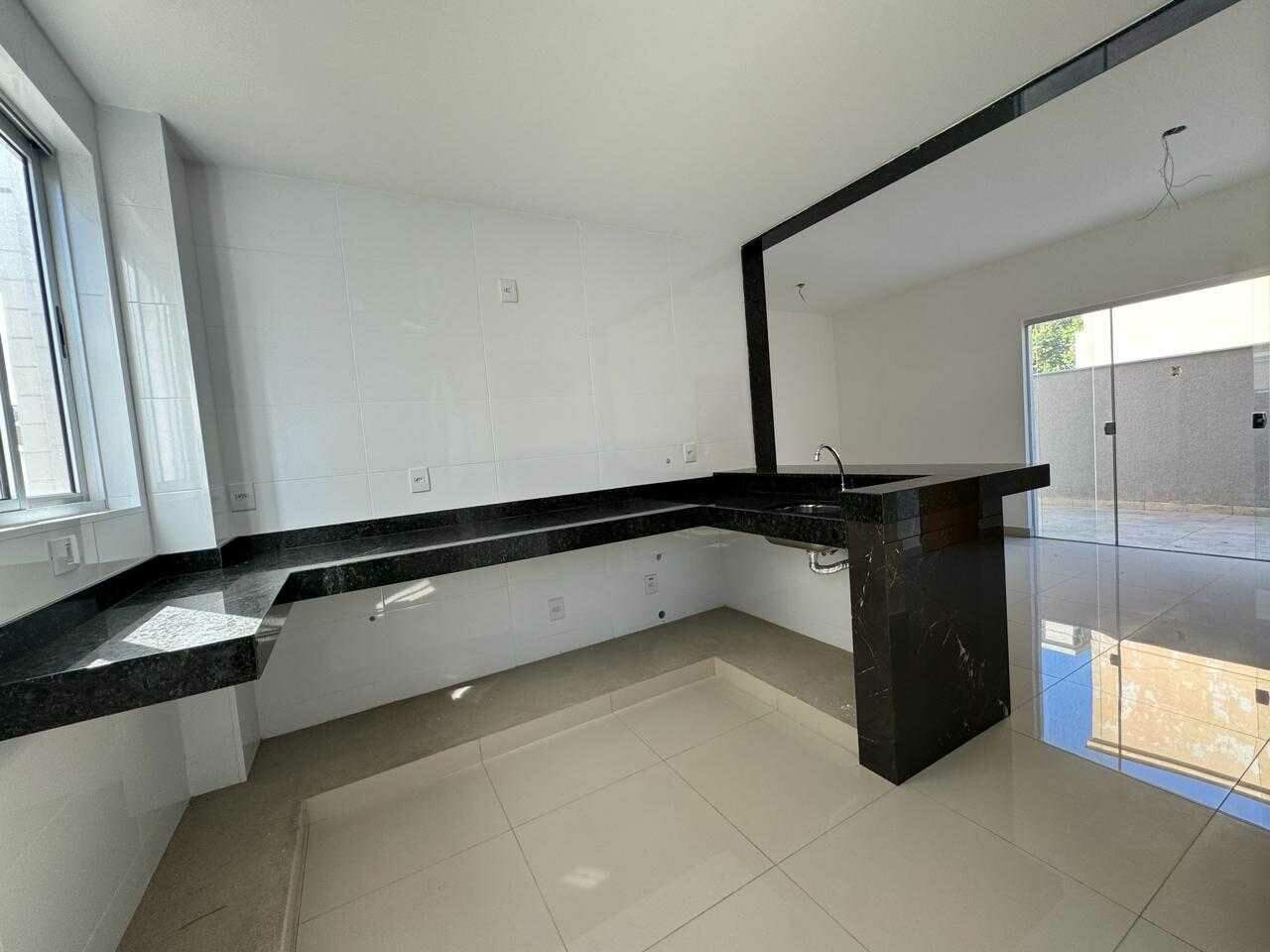 Apartamento à venda com 2 quartos, 140m² - Foto 3