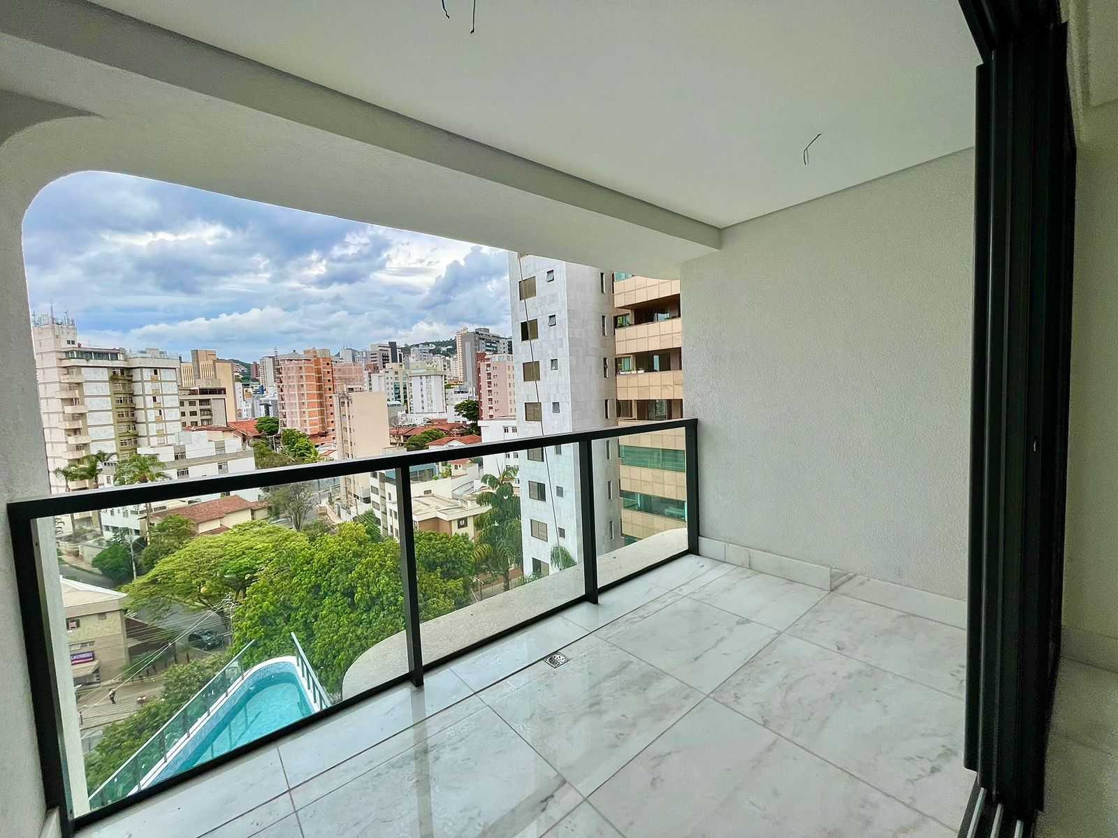 Apartamento à venda com 4 quartos, 145m² - Foto 2