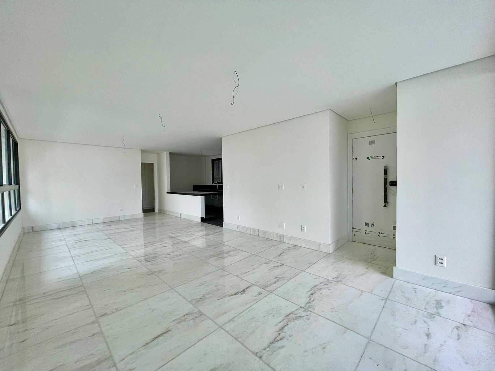 Apartamento à venda com 4 quartos, 145m² - Foto 1