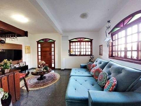 Casa à venda com 4 quartos, 250m² - Foto 1