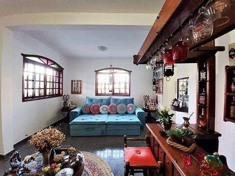 Casa à venda com 4 quartos, 250m² - Foto 2