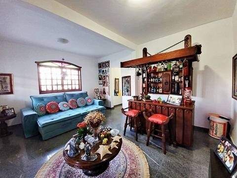 Casa à venda com 4 quartos, 250m² - Foto 3