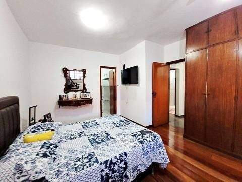 Casa à venda com 4 quartos, 250m² - Foto 7