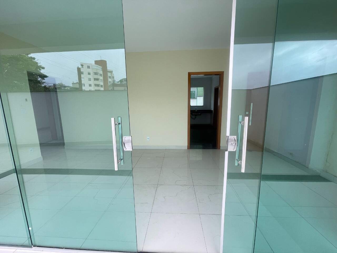 Apartamento à venda com 3 quartos, 164m² - Foto 2