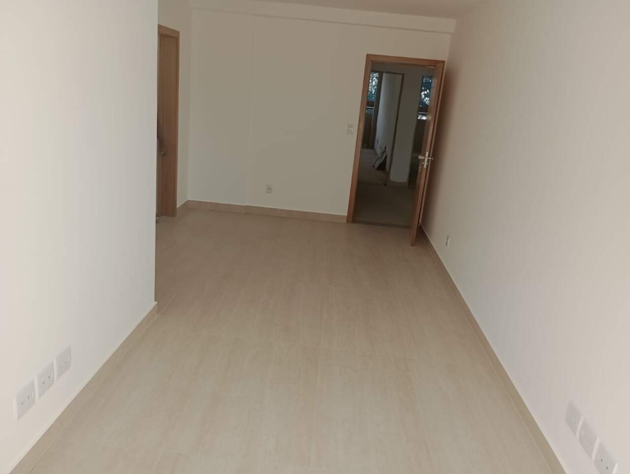 Apartamento à venda com 3 quartos, 80m² - Foto 2