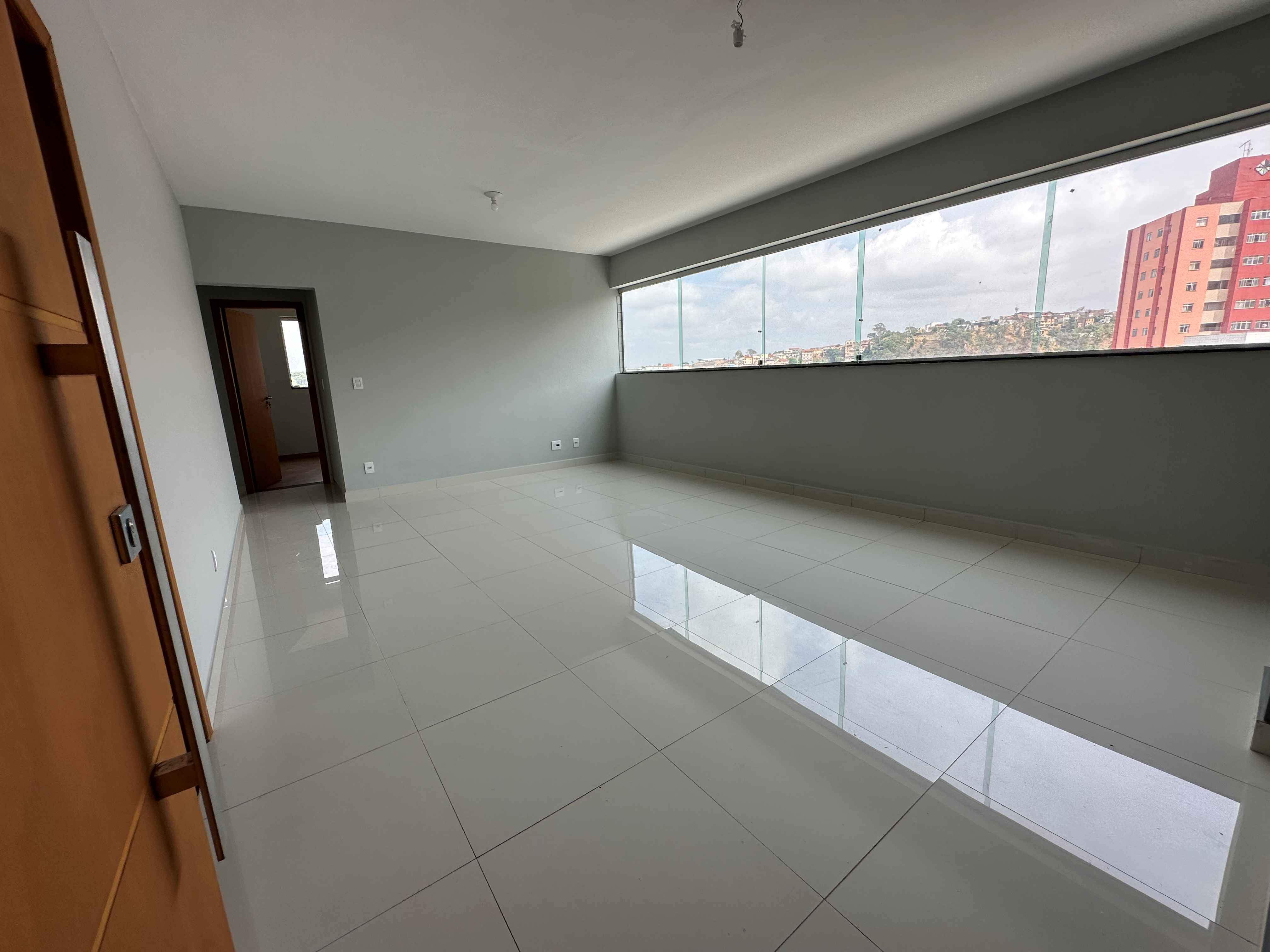 Apartamento à venda com 3 quartos, 91m² - Foto 2