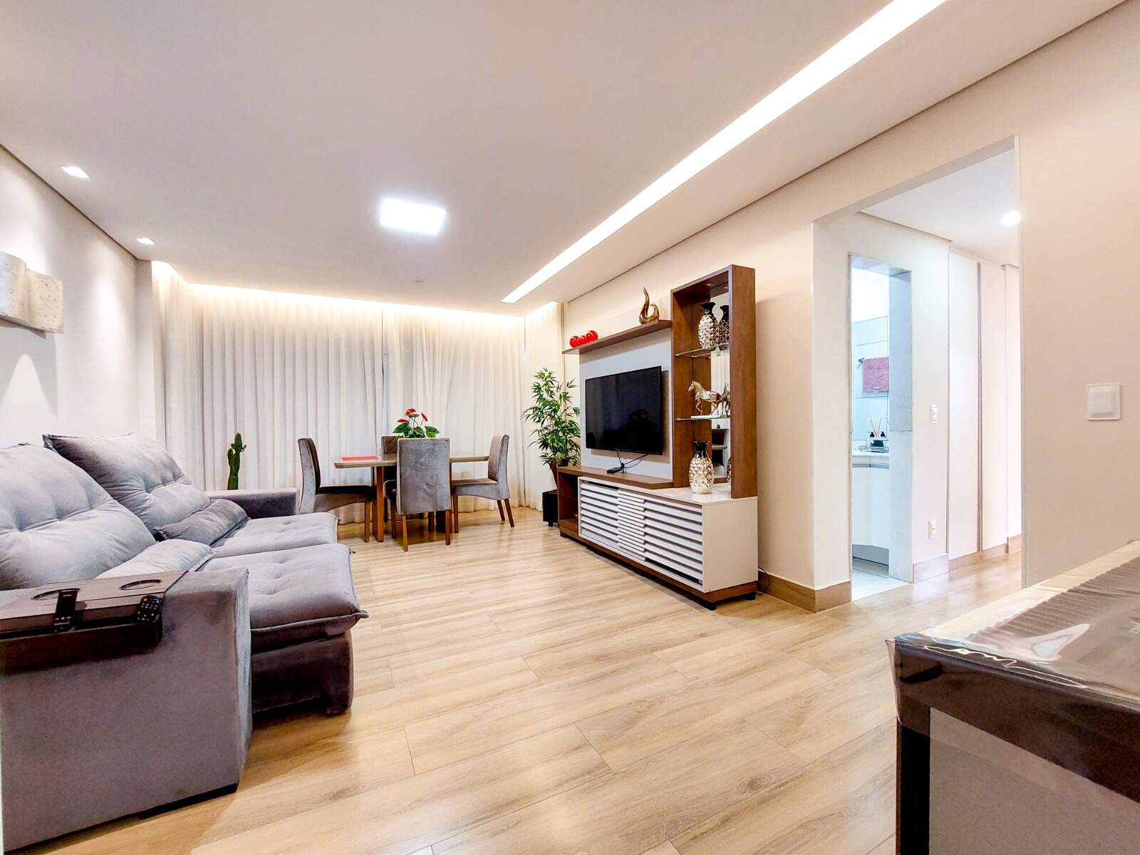 Apartamento à venda com 3 quartos, 87m² - Foto 2