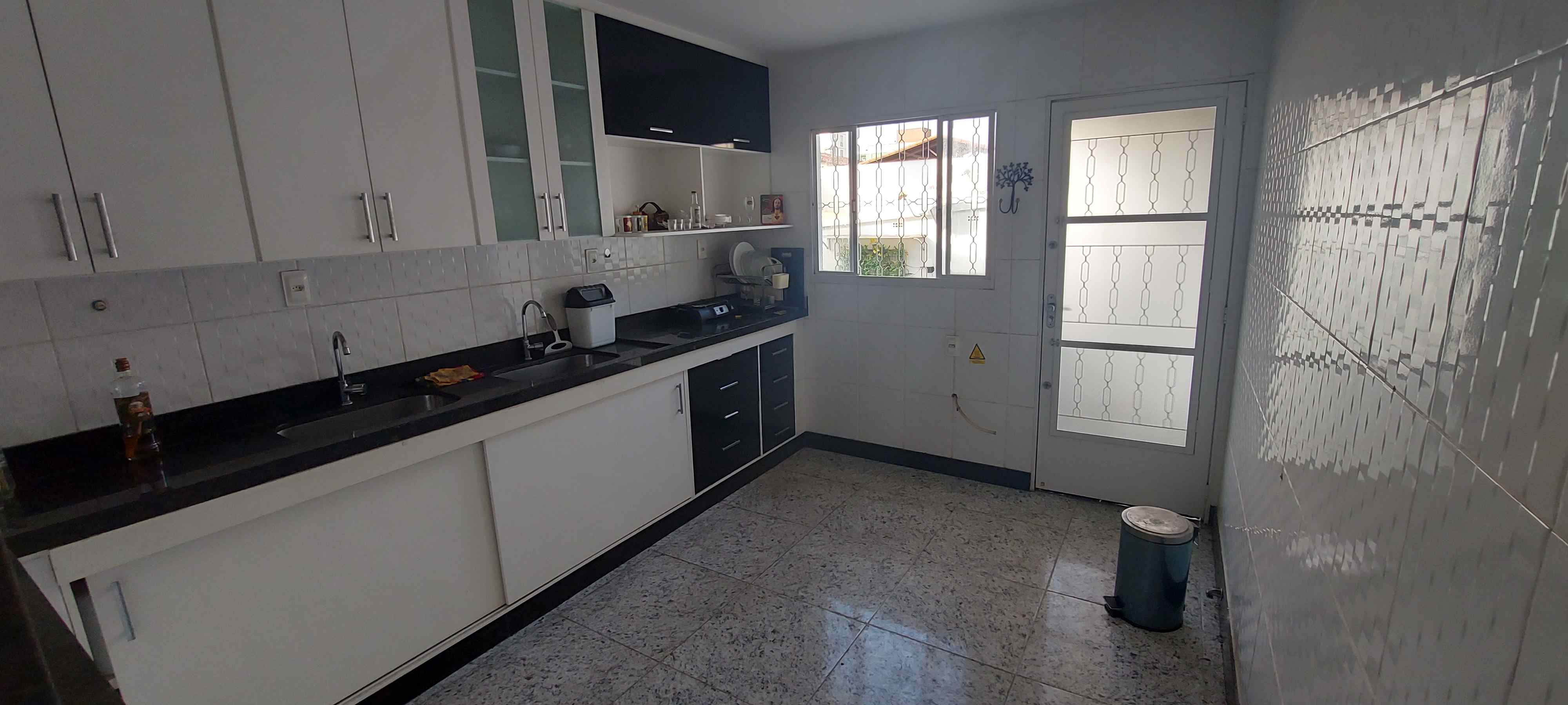 Casa à venda com 6 quartos, 250m² - Foto 12