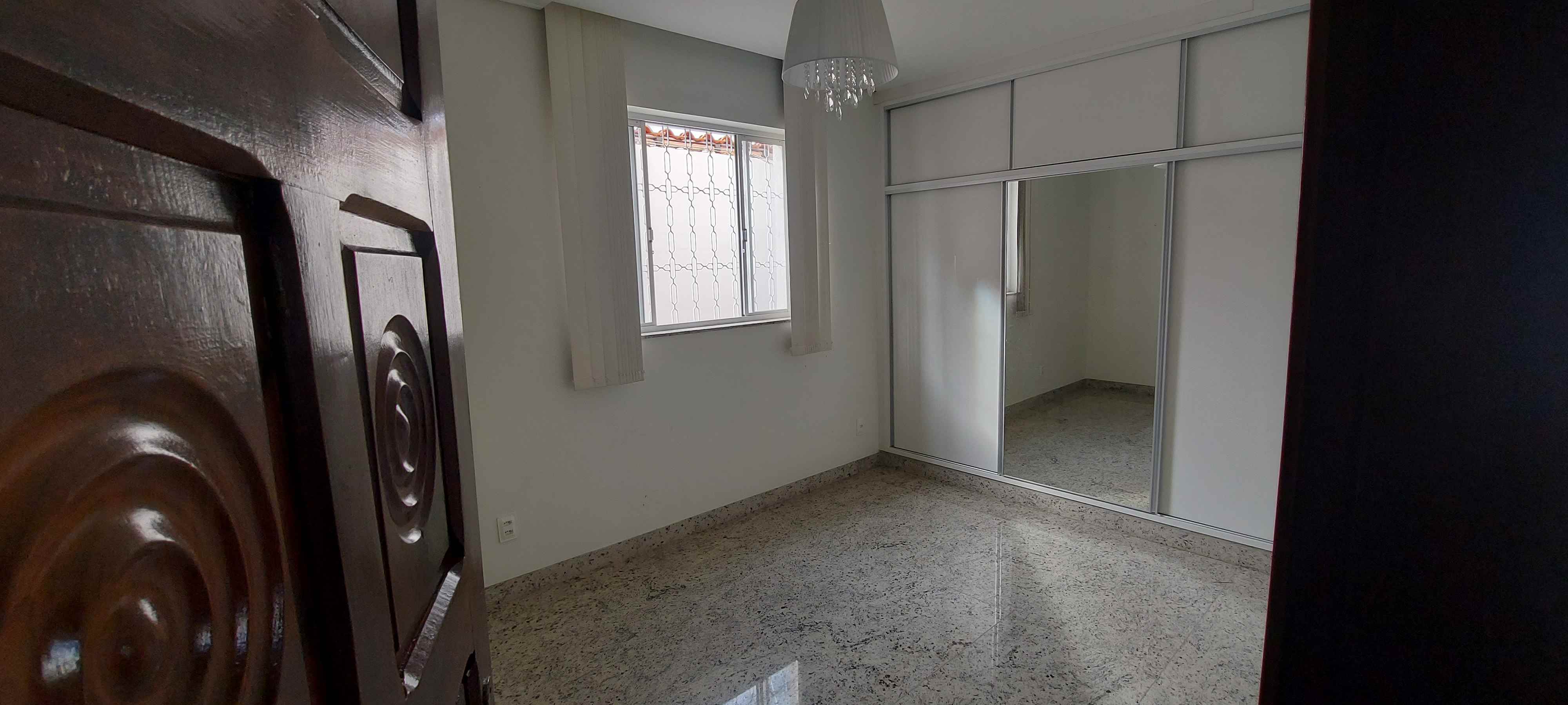 Casa à venda com 6 quartos, 250m² - Foto 19