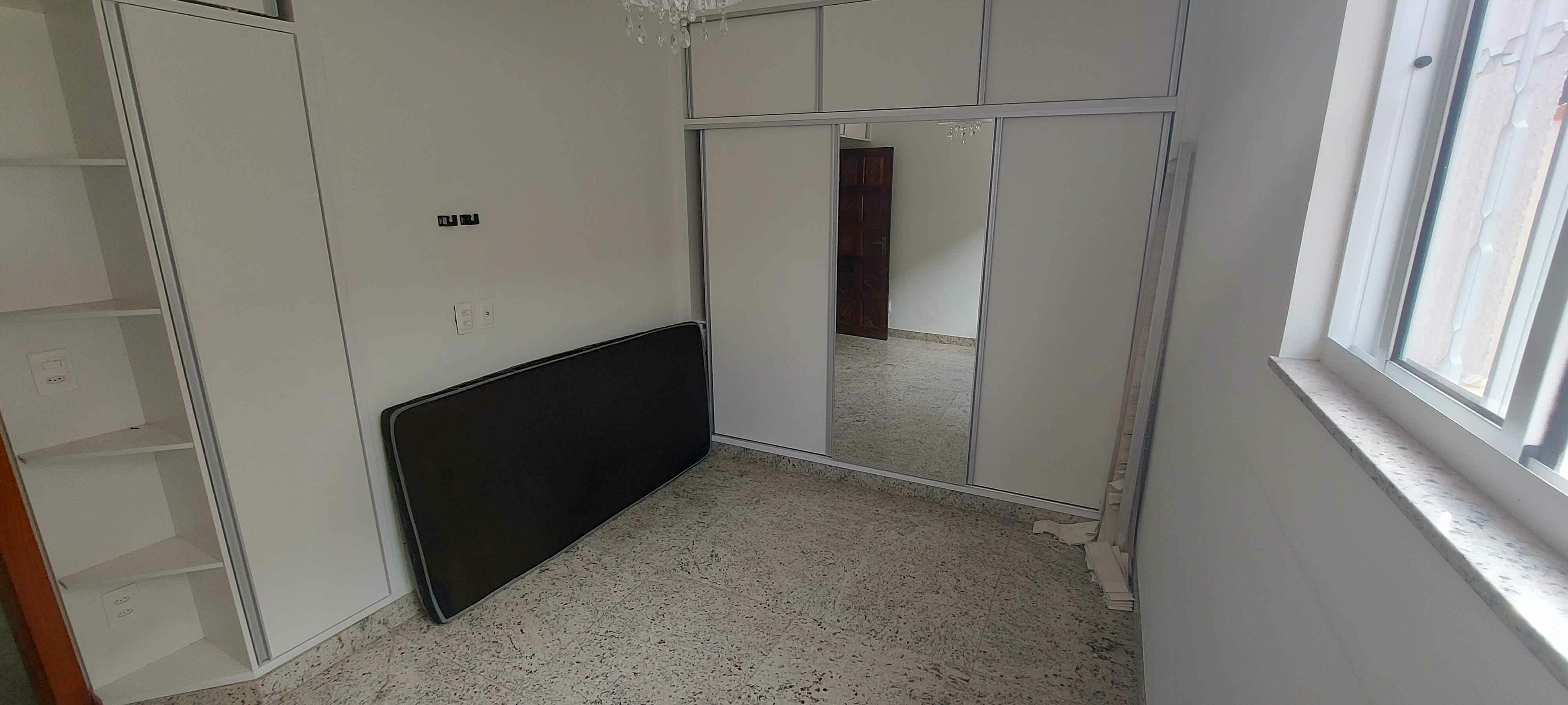 Casa à venda com 6 quartos, 250m² - Foto 4