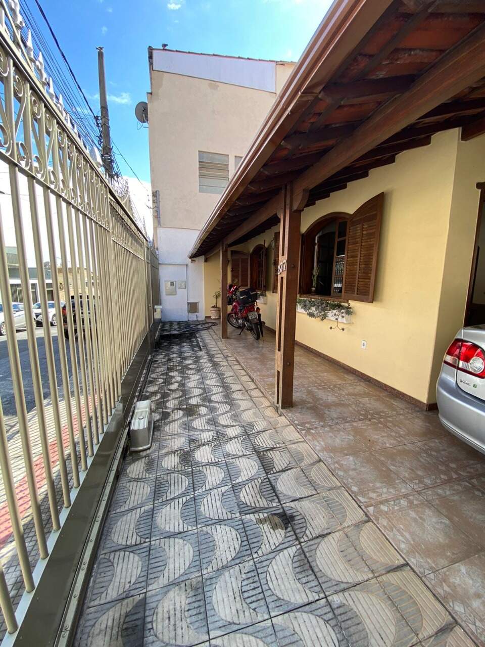 Casa à venda com 3 quartos, 184m² - Foto 2