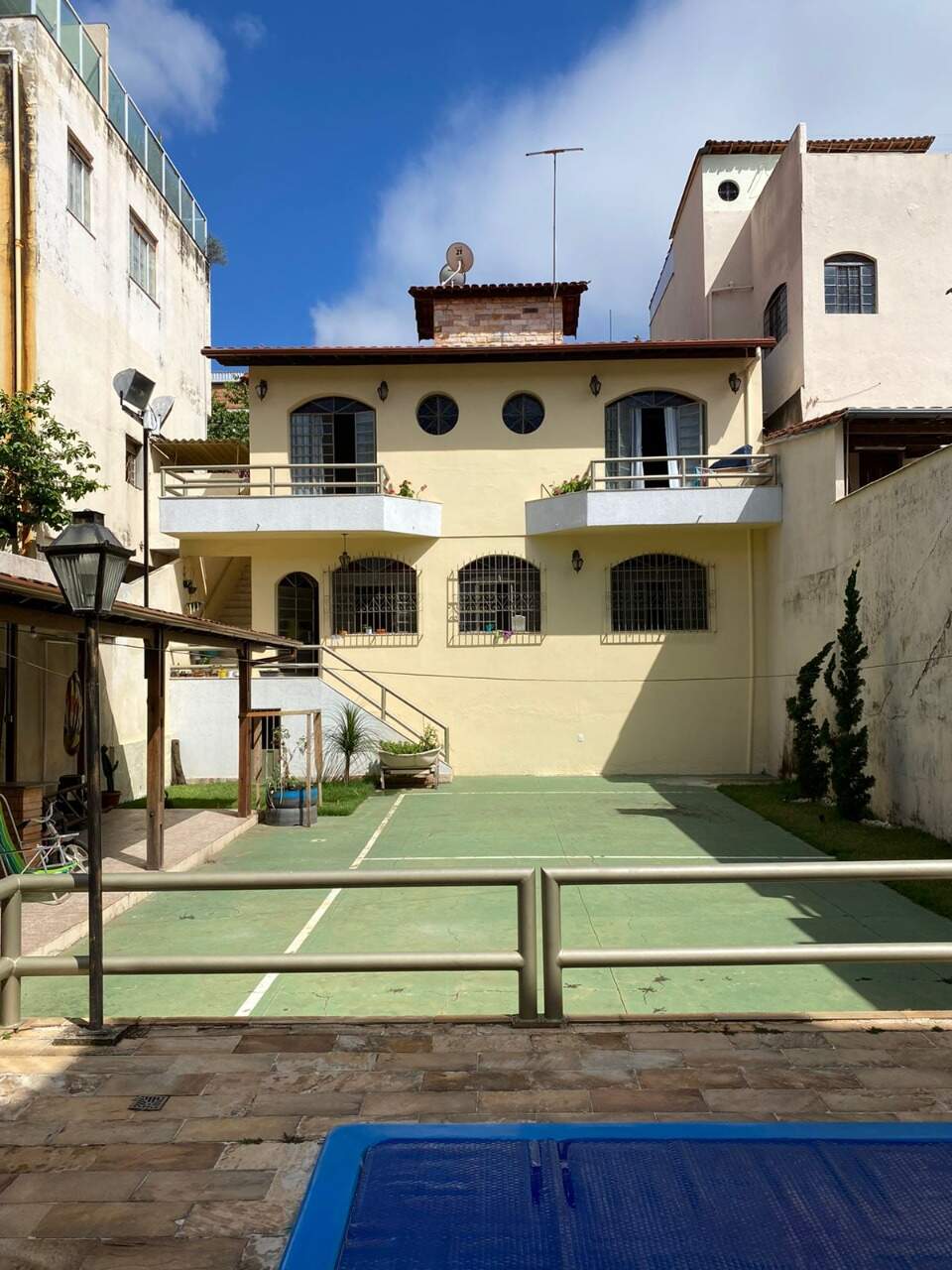 Casa à venda com 3 quartos, 184m² - Foto 1