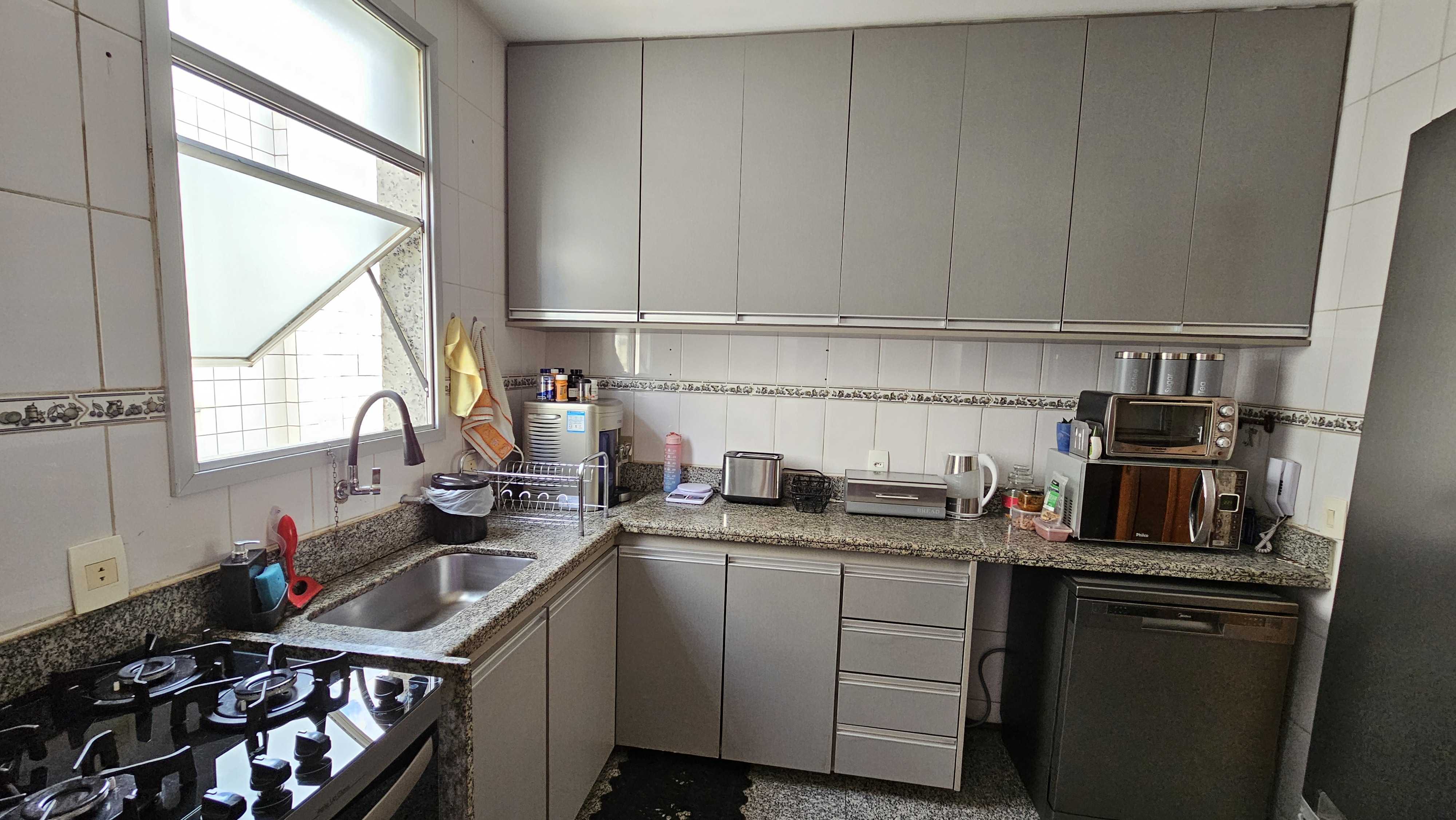 Apartamento à venda com 3 quartos, 194m² - Foto 4