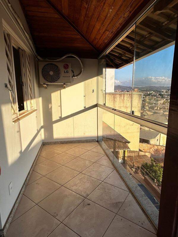 Casa à venda com 5 quartos, 437m² - Foto 21