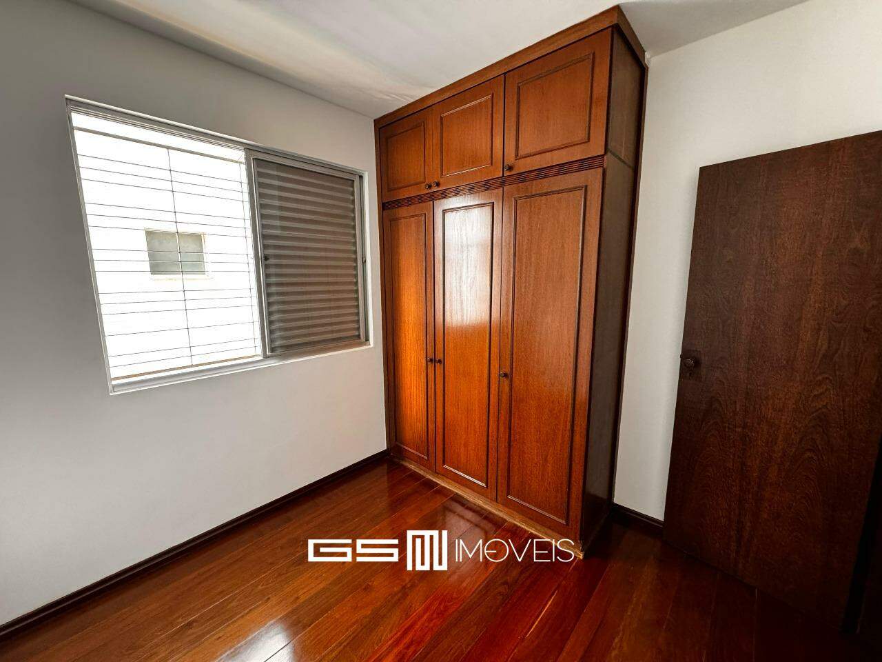 Apartamento para alugar com 3 quartos, 110m² - Foto 11