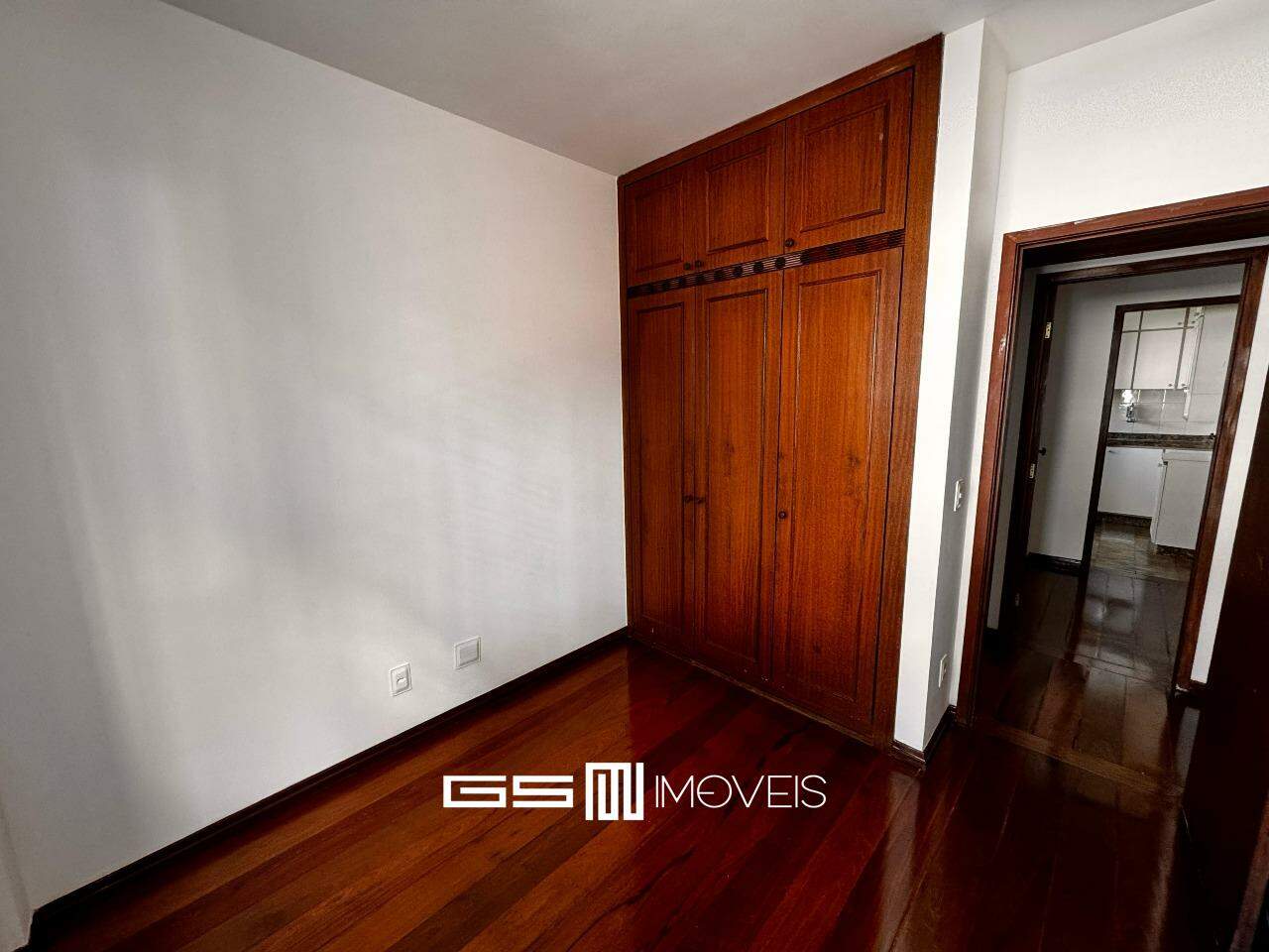 Apartamento para alugar com 3 quartos, 110m² - Foto 13