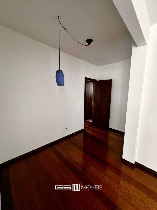 Apartamento para alugar com 3 quartos, 110m² - Foto 4