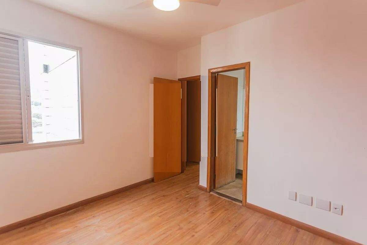 Apartamento para alugar com 3 quartos, 105m² - Foto 13