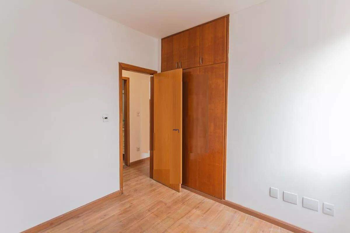 Apartamento para alugar com 3 quartos, 105m² - Foto 12