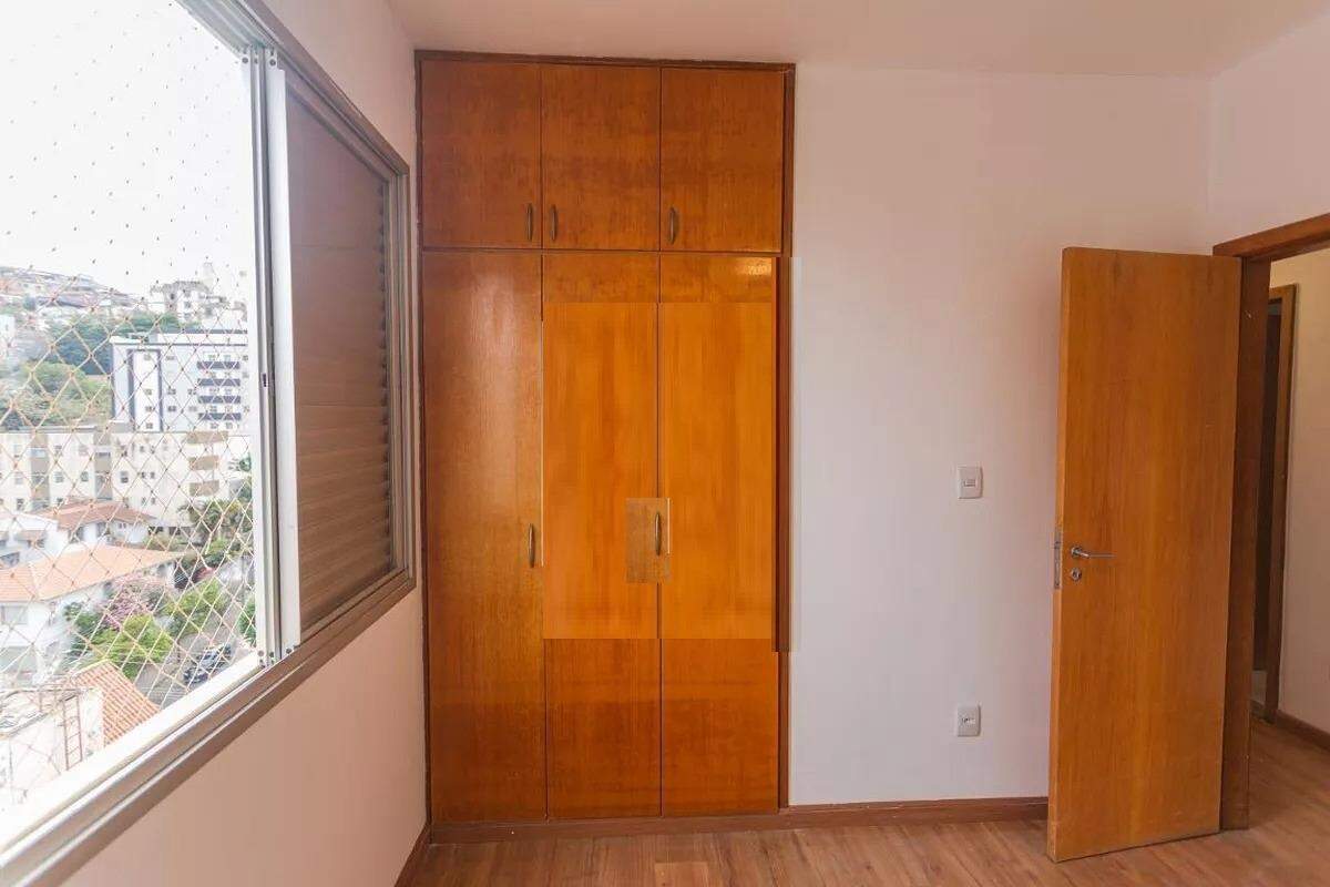 Apartamento para alugar com 3 quartos, 105m² - Foto 10