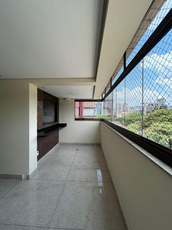 Apartamento para alugar com 3 quartos, 117m² - Foto 1