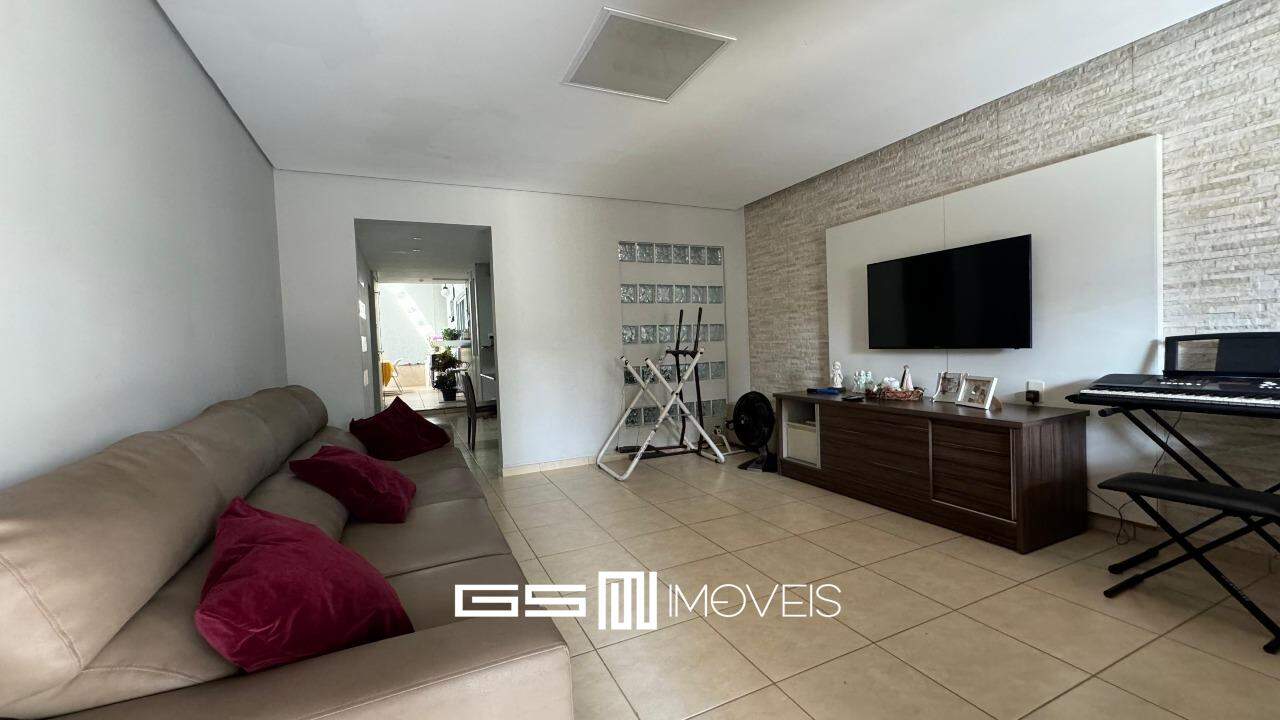 Casa à venda com 4 quartos, 190m² - Foto 4