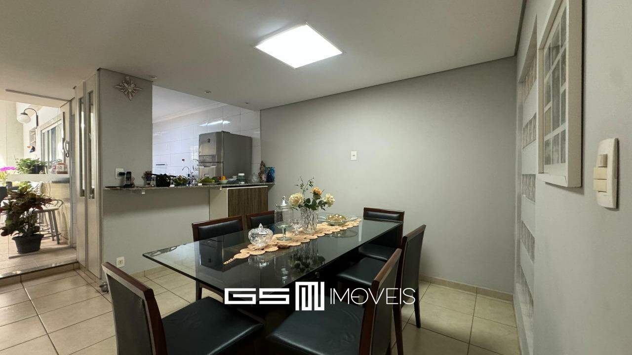 Casa à venda com 4 quartos, 190m² - Foto 16