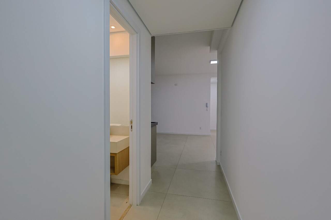 Apartamento para alugar com 2 quartos, 70m² - Foto 13