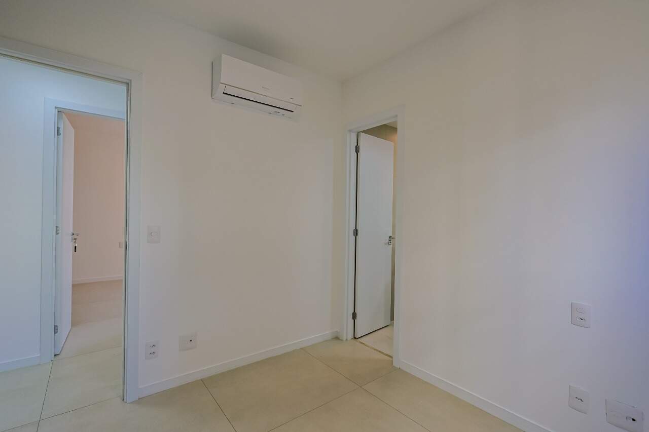Apartamento para alugar com 2 quartos, 70m² - Foto 12