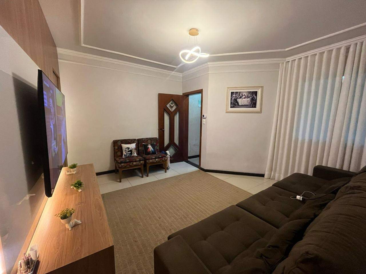 Casa à venda com 3 quartos, 180m² - Foto 1