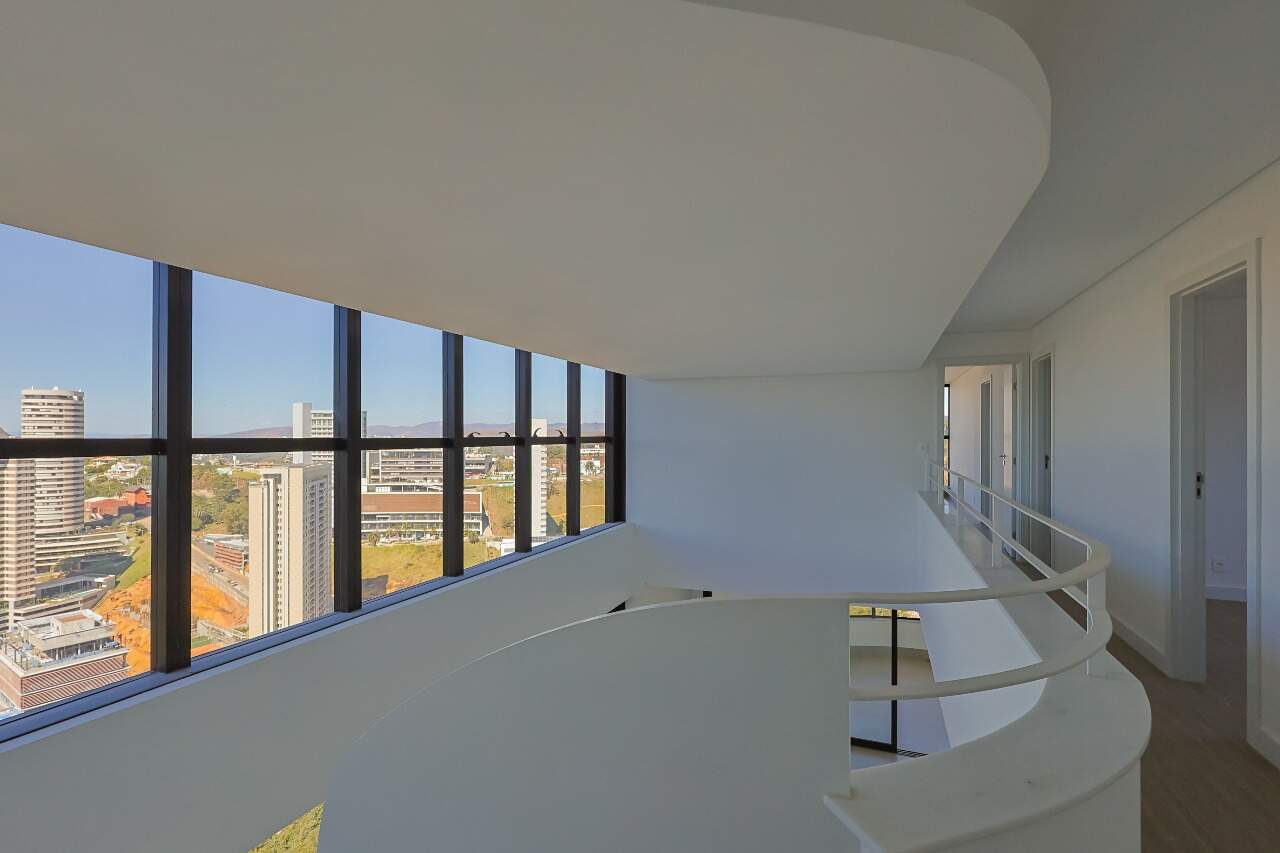 Apartamento para alugar com 4 quartos, 230m² - Foto 2