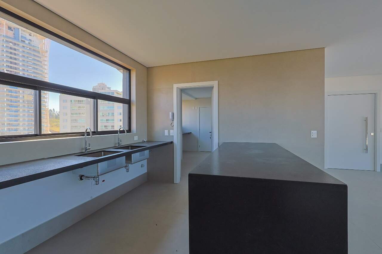 Apartamento para alugar com 4 quartos, 230m² - Foto 4