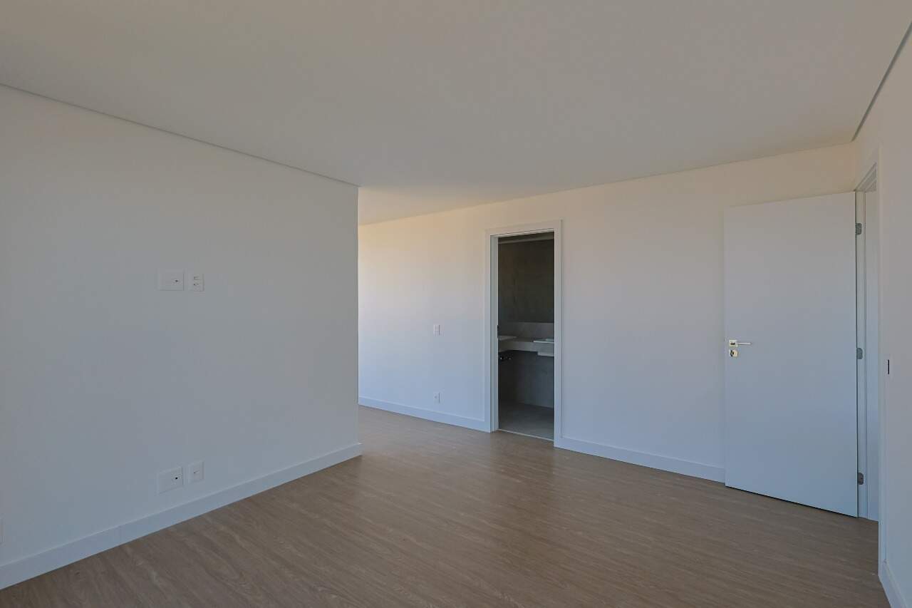 Apartamento para alugar com 4 quartos, 230m² - Foto 18