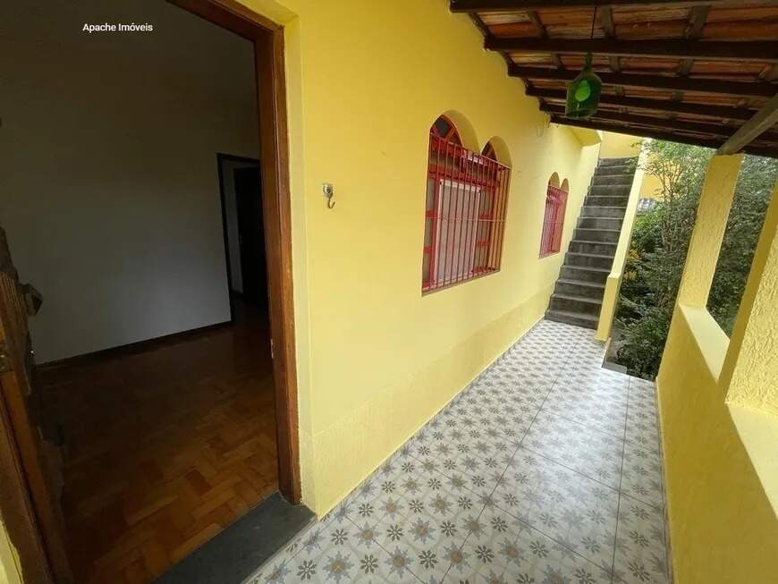 Casa à venda com 3 quartos, 130m² - Foto 2