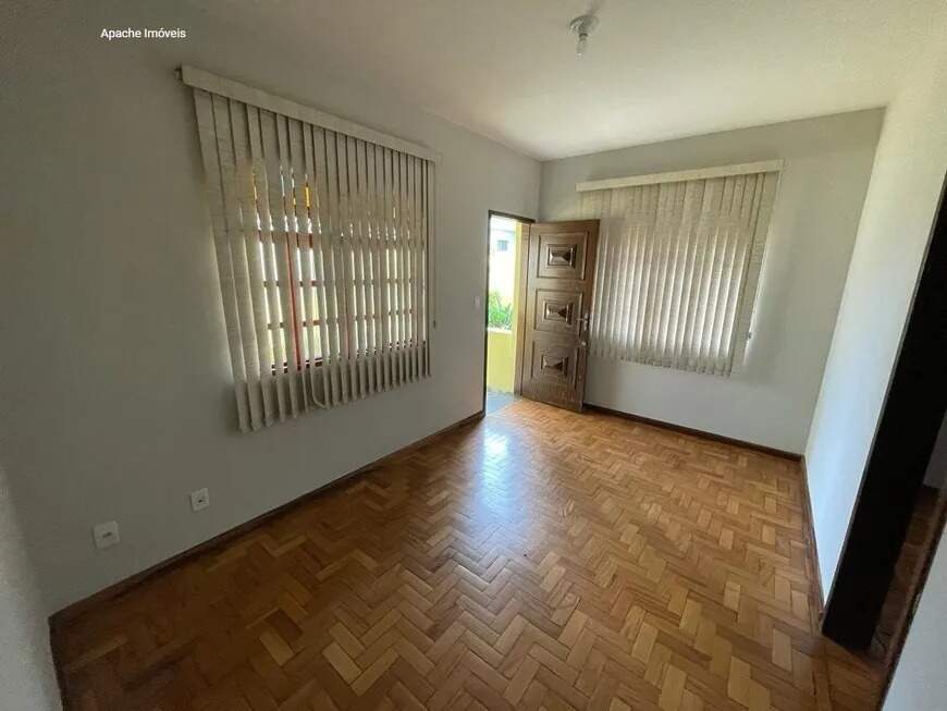 Casa à venda com 3 quartos, 130m² - Foto 1