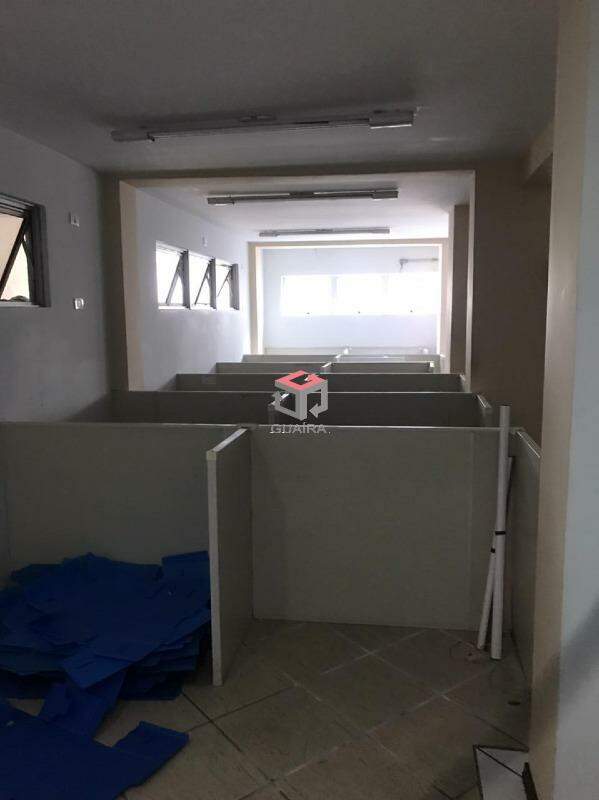 Casa para alugar com 2 quartos, 420m² - Foto 24