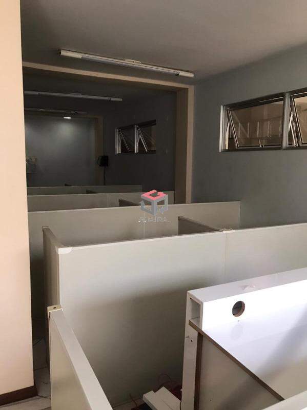 Casa para alugar com 2 quartos, 420m² - Foto 13