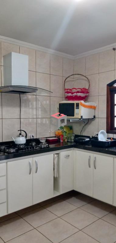 Sobrado à venda com 3 quartos, 180m² - Foto 1