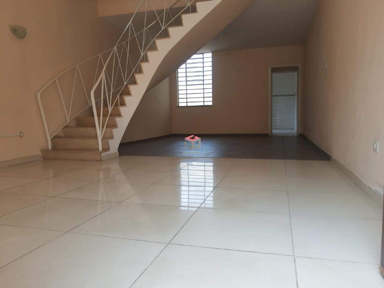 Sobrado à venda com 3 quartos, 180m² - Foto 1