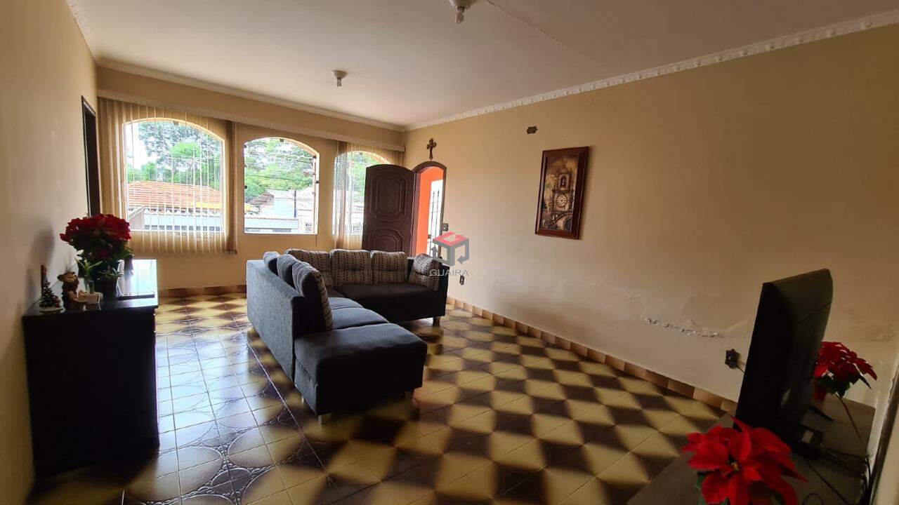 Casa à venda com 4 quartos, 224m² - Foto 1