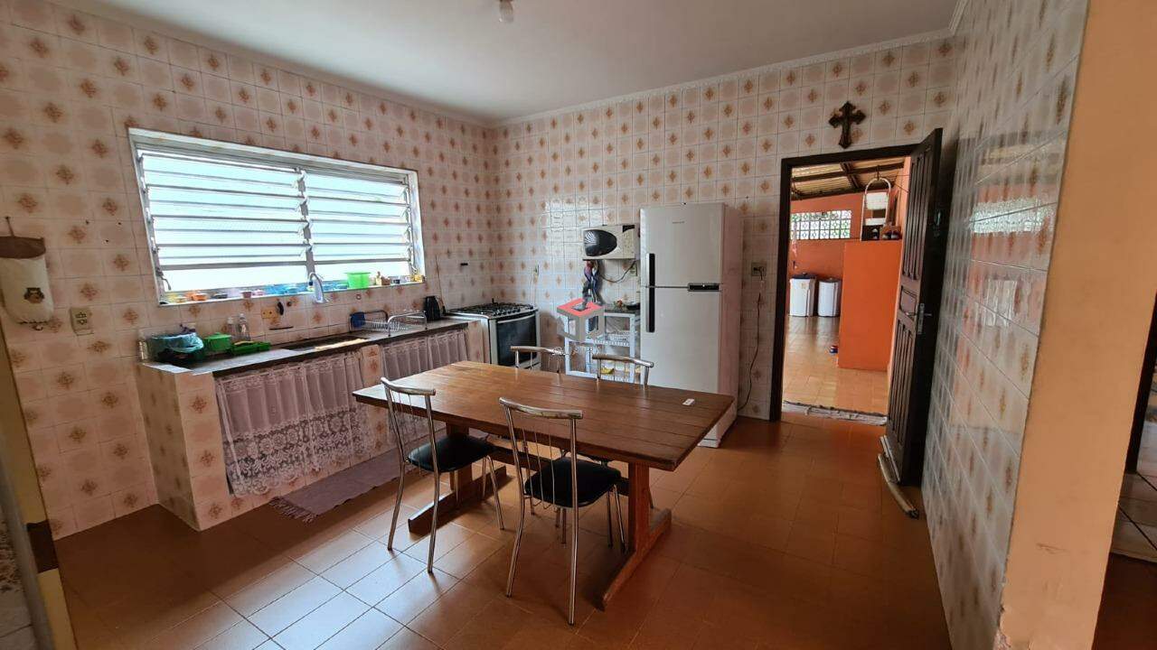 Casa à venda com 4 quartos, 224m² - Foto 11