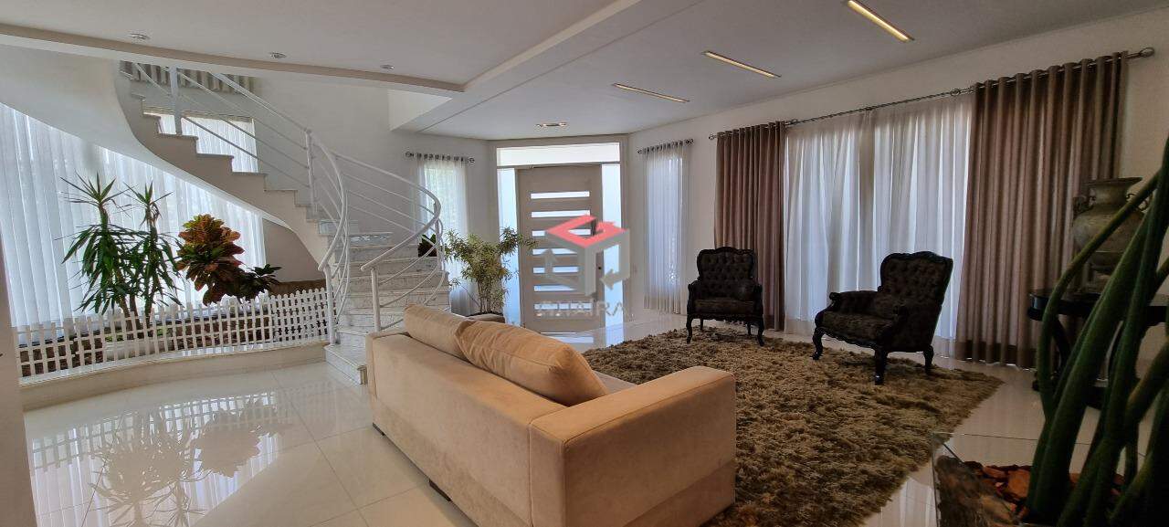 Sobrado à venda com 4 quartos, 490m² - Foto 1