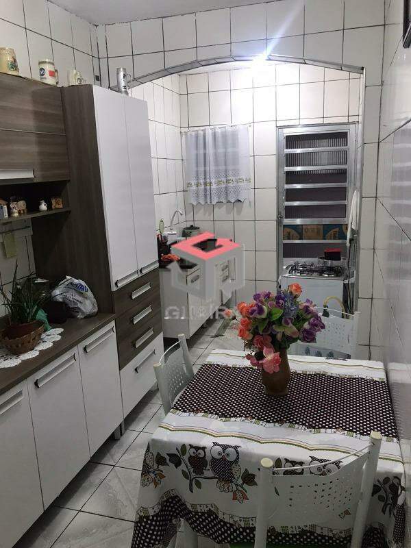 Casa à venda com 2 quartos, 90m² - Foto 4