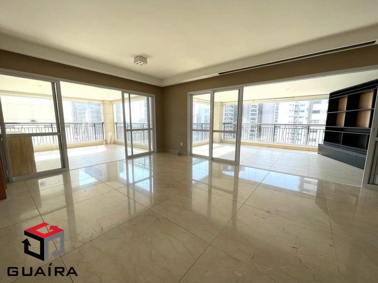 Apartamento à venda com 4 quartos, 357m² - Foto 1