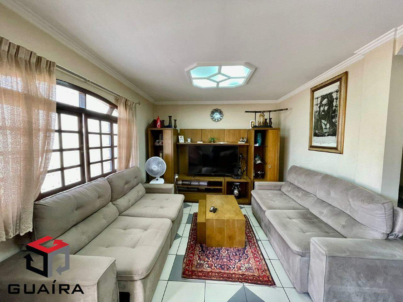 Casa à venda com 3 quartos, 210m² - Foto 1